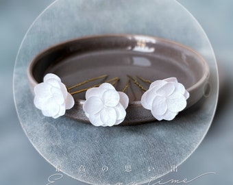ENORA - Hair pins with white preserved hydrangeas Hair accessories Wedding Bridal hair accessories