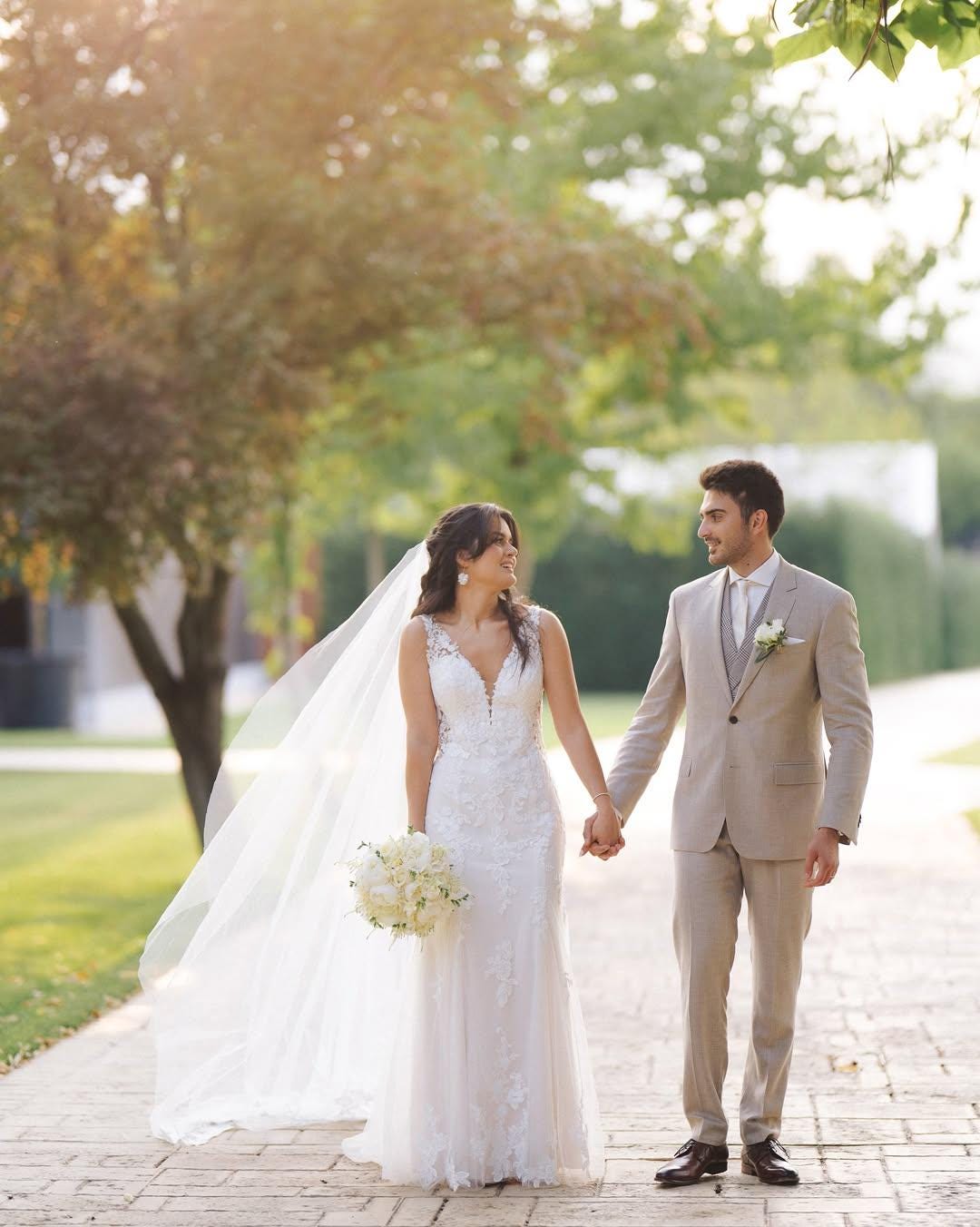 Zoe - Wedding Earrings with Hook and White Stabilized Hydrangea Flower Wedding Jewelry, image size:1080x1352