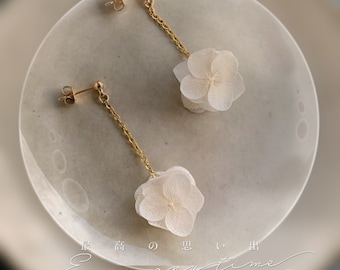 LARA - Dangling earrings in white preserved hydrangeas Wedding Jewelry Bridal Jewelry