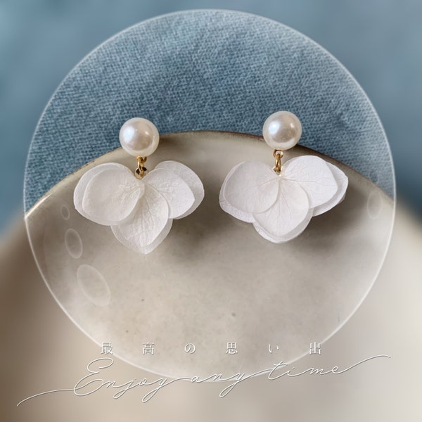 NYMPHÉA - Boucles d’oreilles pendantes perle et hortensias stabilisés blanc/crème Bijoux Mariage Bijoux mariée