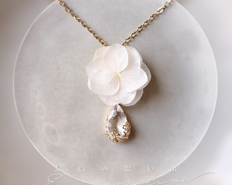 LAURA - Witte geconserveerde hortensia ketting en druppelkristal bedel Huwelijkssieraden Bruidssieraden