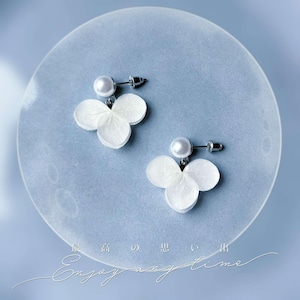 WASSERLÖWE – Ohrringe mit Perle und konservierter weißer Hortensie – Hochzeitsschmuck – Brautschmuck