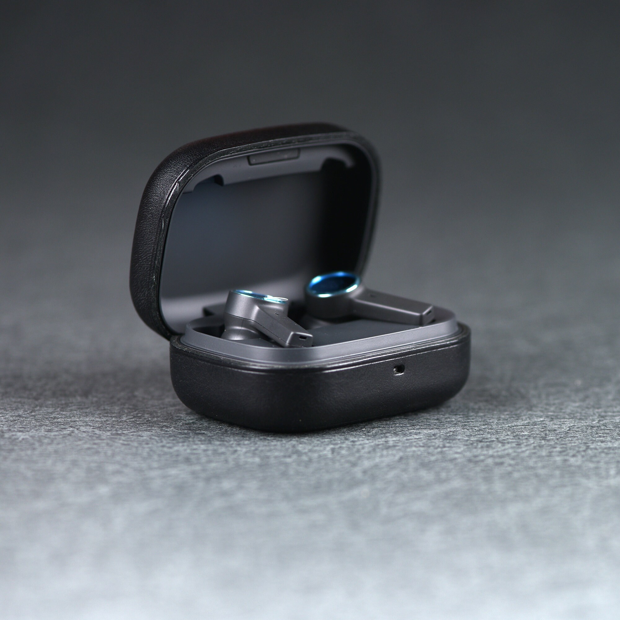 Bang & Olufsen Beoplay EX 用レザーケース - 100% ハンドメイド