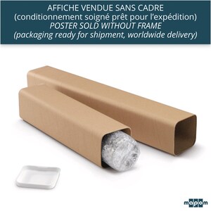 Pode incluir: Um tubo de cart&atilde;o castanho com uma extremidade quadrada, usado para o envio de cartazes. O tubo est&aacute; envolto em pl&aacute;stico bolha protetor e est&aacute; pronto para o envio. O texto no tubo diz "AFFICHE VENDUE SANS CADRE (conditionnement soign&eacute; pr&ecirc;t pour l'exp&eacute;dition) POSTER SOLD WITHOUT FRAME (packaging ready for shipment, worldwide delivery)".