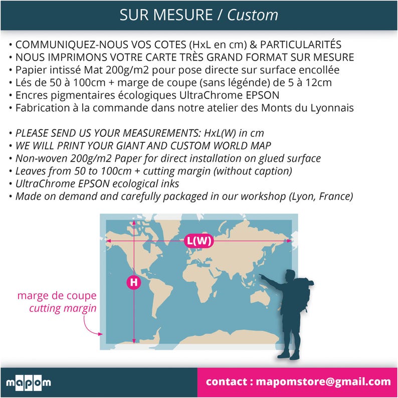 Pode incluir: Um mapa do mundo impresso em papel n&atilde;o tecido com uma margem de corte ao redor das bordas. O mapa est&aacute; dispon&iacute;vel em tamanhos personalizados e pode ser impresso em grande escala. O texto na imagem diz "SUR MESURE / Custom" e "PLEASE SEND US YOUR MEASUREMENTS: HxL(W) in cm".