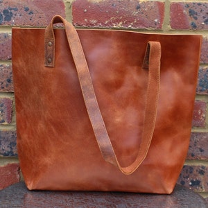 Classic Leather Tote, Everyday use tote bag, Laptop Work Student Bag, Personalized Leather Shoulder Bag, Gift