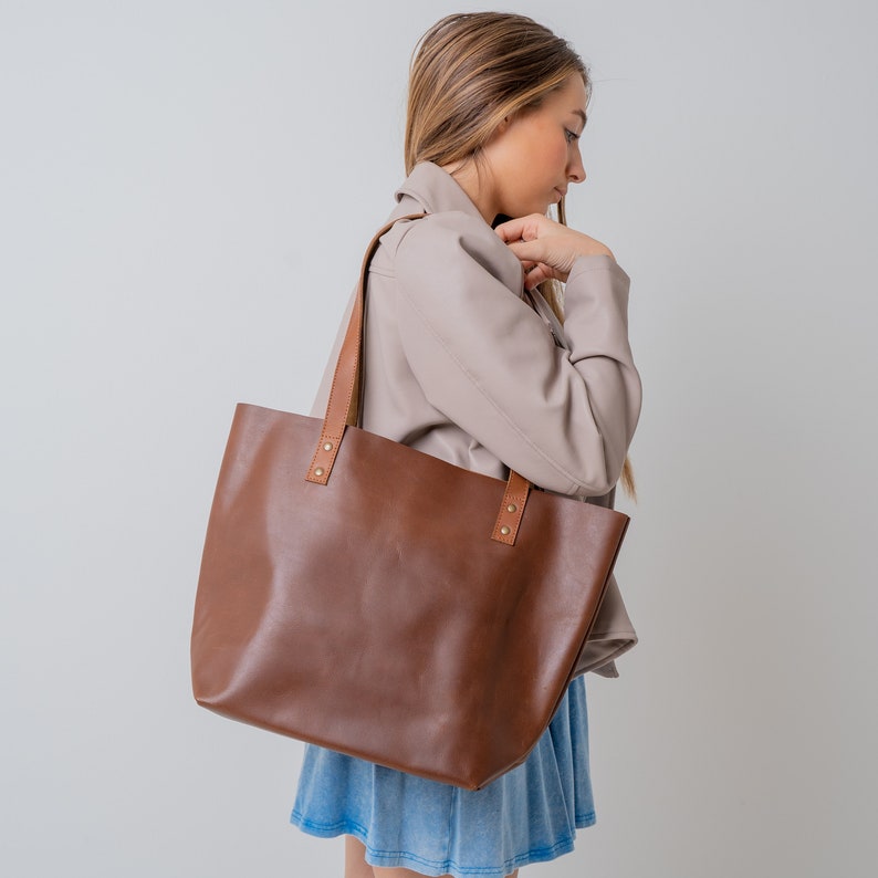 Classic Leather Tote, Everyday use tote bag, Laptop Work Student Bag, Personalized Leather Shoulder Bag, Gift image 2
