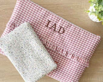 Laptop case with ruffles for a 13-inch laptop, featuring a checkered pattern. A case for your laptop. Protective travel case.