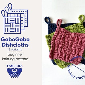 Peut inclure: Trois torchons à vaisselle en tricot de couleur verte, rose et bleue avec un motif tissé. Les torchons sont empilés les uns sur les autres. Le texte "GoboGobo Dishcloths 3 variants beginner knitting pattern TADEKKA" est visible sous les torchons.