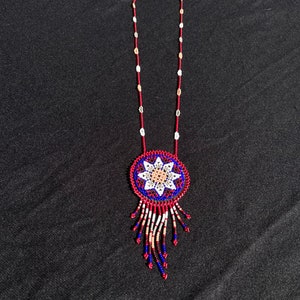 Naszyjnik z koralików Huichol w saszetce na lekarstwa, medalion z koralików, biżuteria z koralików, rdzenna produkcja, uczciwy handel, boho, wzór pejotlowy