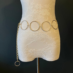 Belt with chains and hoops clearance