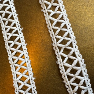 1 1/4" di larghezza pizzo, pizzo avorio, pizzo morbido, 32 mm di larghezza, pizzo di qualità, abiti, abbigliamento, pizzo artigianale, top, abito, pizzo con motivo a incrocio