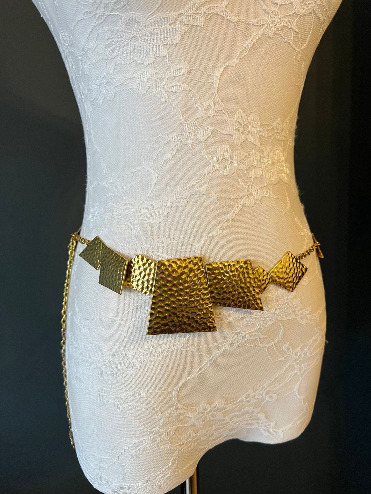 Heavy VINTAGE 28-inch pinup chain belt with 16-inch extender Gold Tone Moon Multi Layered Chain Belt – Unique Vintage main image 4