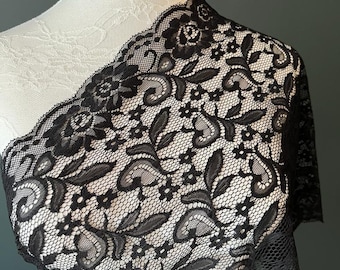 Guarnição de renda elástica floral, borda preta recortada, 31,75 cm de largura.