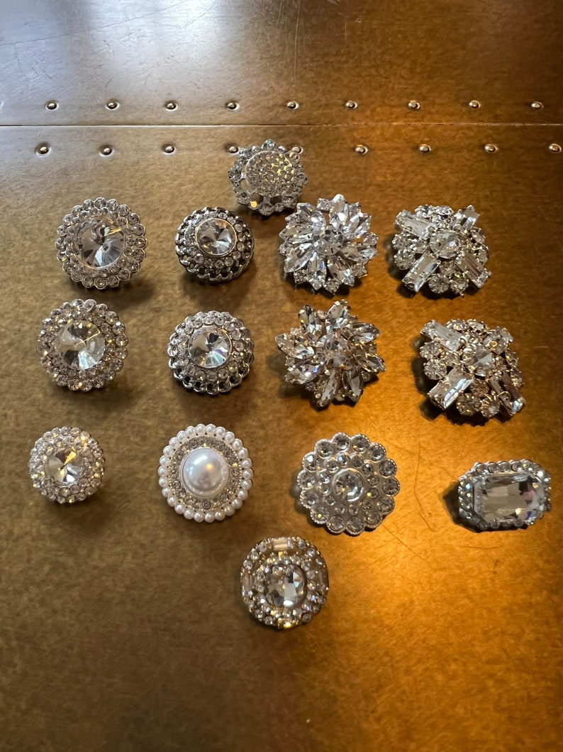 Botones Jewel & Diamanté Rhinestone Shank Botones, Acabado plateado, Botones de costura de tamaño 17mm-27mm, Botones nupciales, Botones premium hechos a mano imagen 1