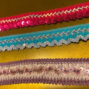 Corte de lantejoulas, lantejoulas elásticas, lantejoulas rígidas, base tecida, cereja, turquesa, lilás