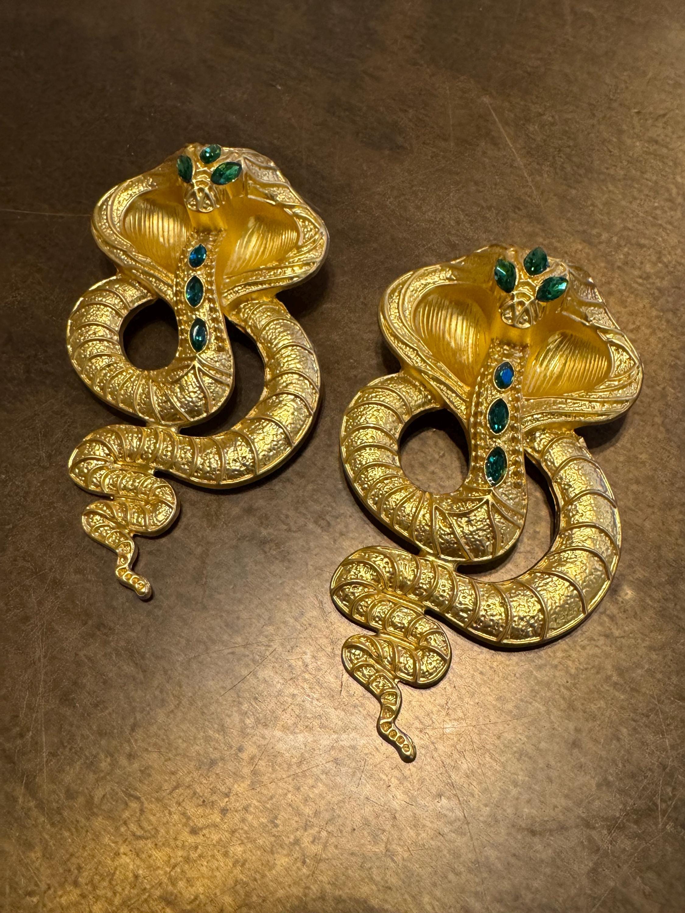 Spilla a forma di serpente, spilla a forma di serpente d'oro