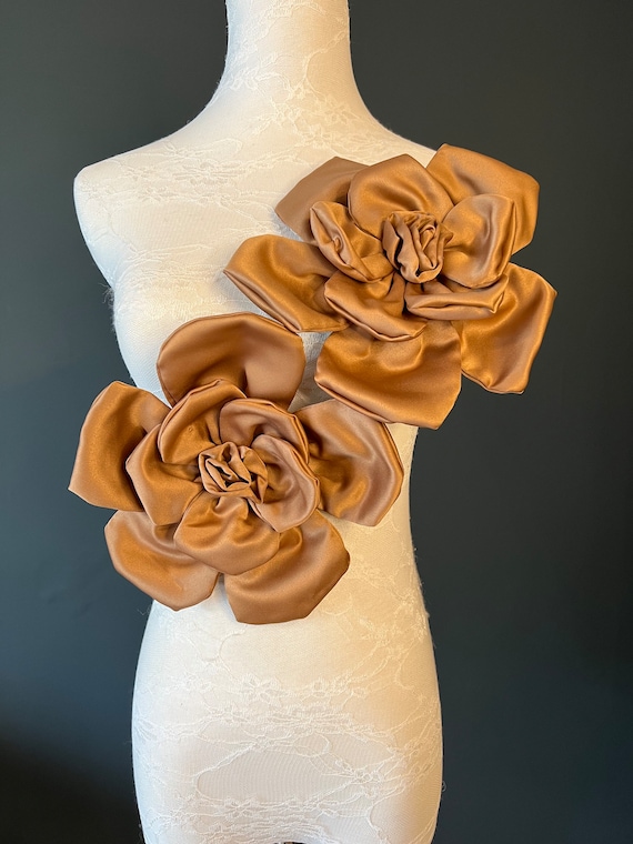 corsage for brown dress Corsage and Boutonniere Set main image 0