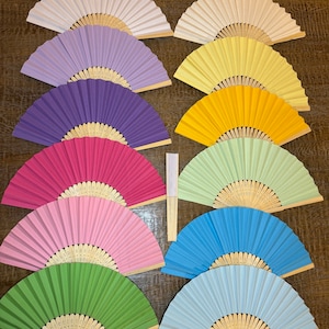 Ventaglio da matrimonio, ventaglio di carta, bomboniera per matrimonio, bomboniera per gli ospiti, baby shower, 12 colori, 15" di larghezza, 8"x3/4", regalo, estate, festival