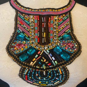 Applikation, Boho-Stil, Halsbesatz, bestickter Kragen, Vintage-Stil, aufnähen, Kleidung, Kleider, Kunst, Basteln, Krawatte, Mehrfarbig