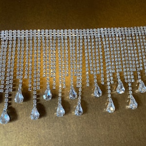 9,5 cm di larghezza, frange diamantate, cristalli d'argento con frange di strass, frange alla moda, finiture diamantate, strass, frange, lacrima, argento