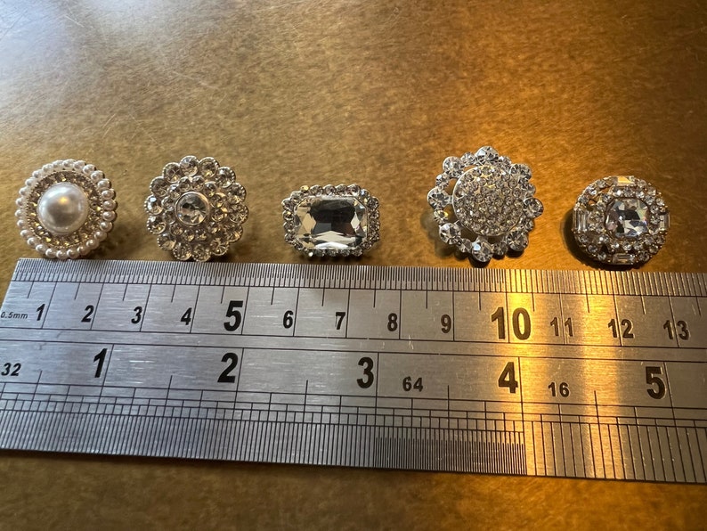 Botones Jewel & Diamanté Rhinestone Shank Botones, Acabado plateado, Botones de costura de tamaño 17mm-27mm, Botones nupciales, Botones premium hechos a mano imagen 7