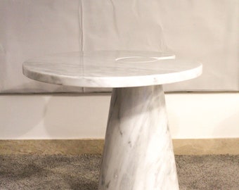 Angelo Mangiarotti style coffee table in Italian whithe Carrara marble. Part of the Eros series, Italy in the 1970s.