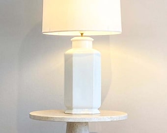 Table lamp in white lacquered ceramic, Italy 1970s