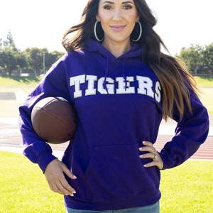 Sudadera con capucha con parche de chenilla personalizada, camisa con parche de chenilla personalizada, camisa con letras de brillo universitario personalizada