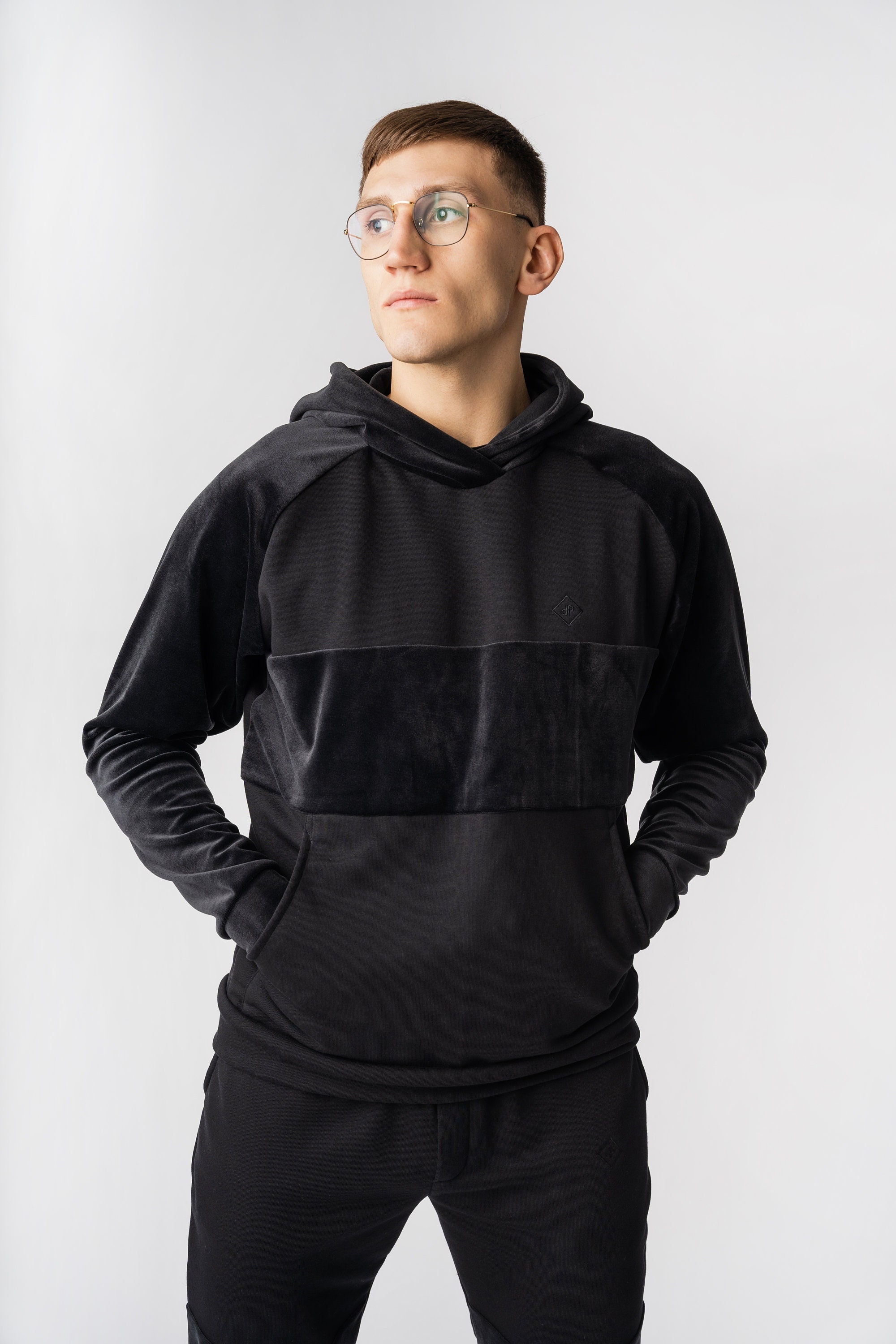 Louis Vuitton 2019 Velour Multi-Pocket Half-Zip Sweatshirt w/ Tags -  Neutrals Sweatshirts & Hoodies, Clothing - LOU281098