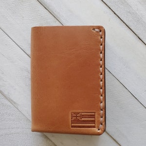Cartera minimalista de piel de grano completo con bandera hawaiana, regalo hawaiano para él