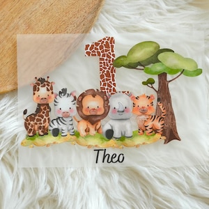 Maglietta termoadesiva per compleanno, motivo: Safari, personalizzata, con nome e numero, motivo: animali della giungla, leone, giraffa, zebra, selvaggio, per bambini.