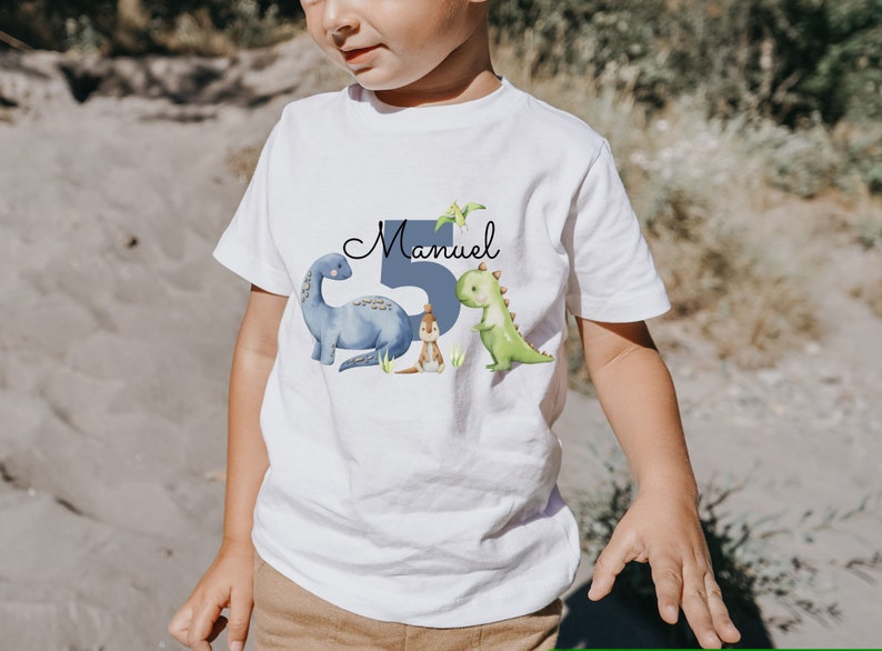 T-Shirt Geburtstagsshirt personalisiert Geburtstagskind Geburtstag Junge Mädchen Dinosaurier Dino Tyrannosaurus Bild 2