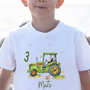 T-Shirt Geburtstagsshirt personalisiert Geburtstagskind Junge Mädchen Traktor grün Trecker Bauernhof Bauernhoftiere Bild 2