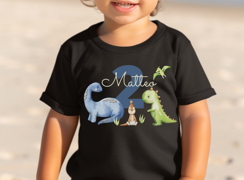 T-Shirt Geburtstagsshirt personalisiert Geburtstagskind Geburtstag Junge Mädchen Dinosaurier Dino Tyrannosaurus Bild 1
