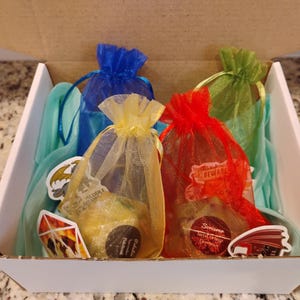 D&D D20 Dice Soap Gift Set of (4) with Hidden 7-Piece Dice Set: Hidden Dice, RPG Gamer Gift