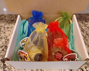D&D D20 Dice Soap Gift Set of (4) with Hidden 7-Piece Dice Set: Hidden Dice, RPG Gamer Gift
