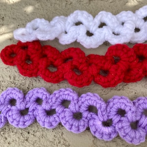 Crochet bookmark, crescent bookmark, unique crochet bookmark, gift for book lover, bookmark for bookworm, gift for readers, soft bookmark