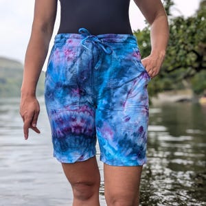 Blue-purple geode tie dye linen shorts - size 10
