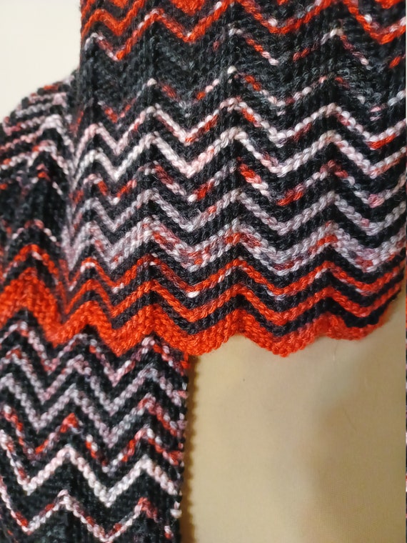 CLEARANCE - Black and Red Zikzak Zigzag Chevron Knitted
