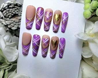 Lavender Luxe – Uñas postizas con estampado de cuadros morados y corazones dorados