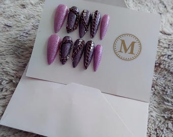 Uñas postizas con purpurina rosa y cadena de oro rosa, con diamantes de imitación