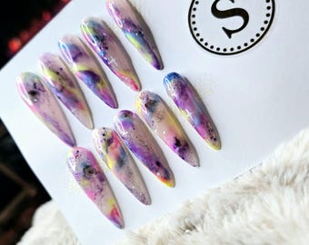 Uñas postizas Galaxy Stiletto / Uñas abstractas moradas y rosas hechas a mano, tamaño pequeño