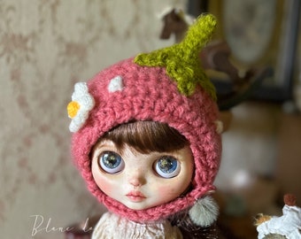 Strawberry hat - blythe hat, blythe outfit, clothes for the blythe, handmade doll hat, fruit hat