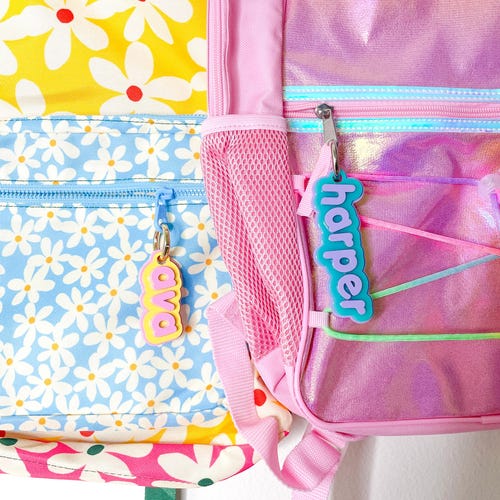 LLAVEROS PERSONALIZADOS CON NOMBRE - Etiquetas para bolsos con letras de burbujas divertidas y coloridas para niños, adolescentes y adultos - Acrílico personalizado y moderno