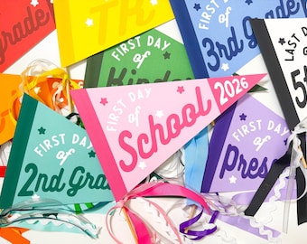 Drapeau pour la première/la dernière journée d'école - panneau personnalisable coloré minimaliste - fanion en papier cartonné jumbo toutes qualités