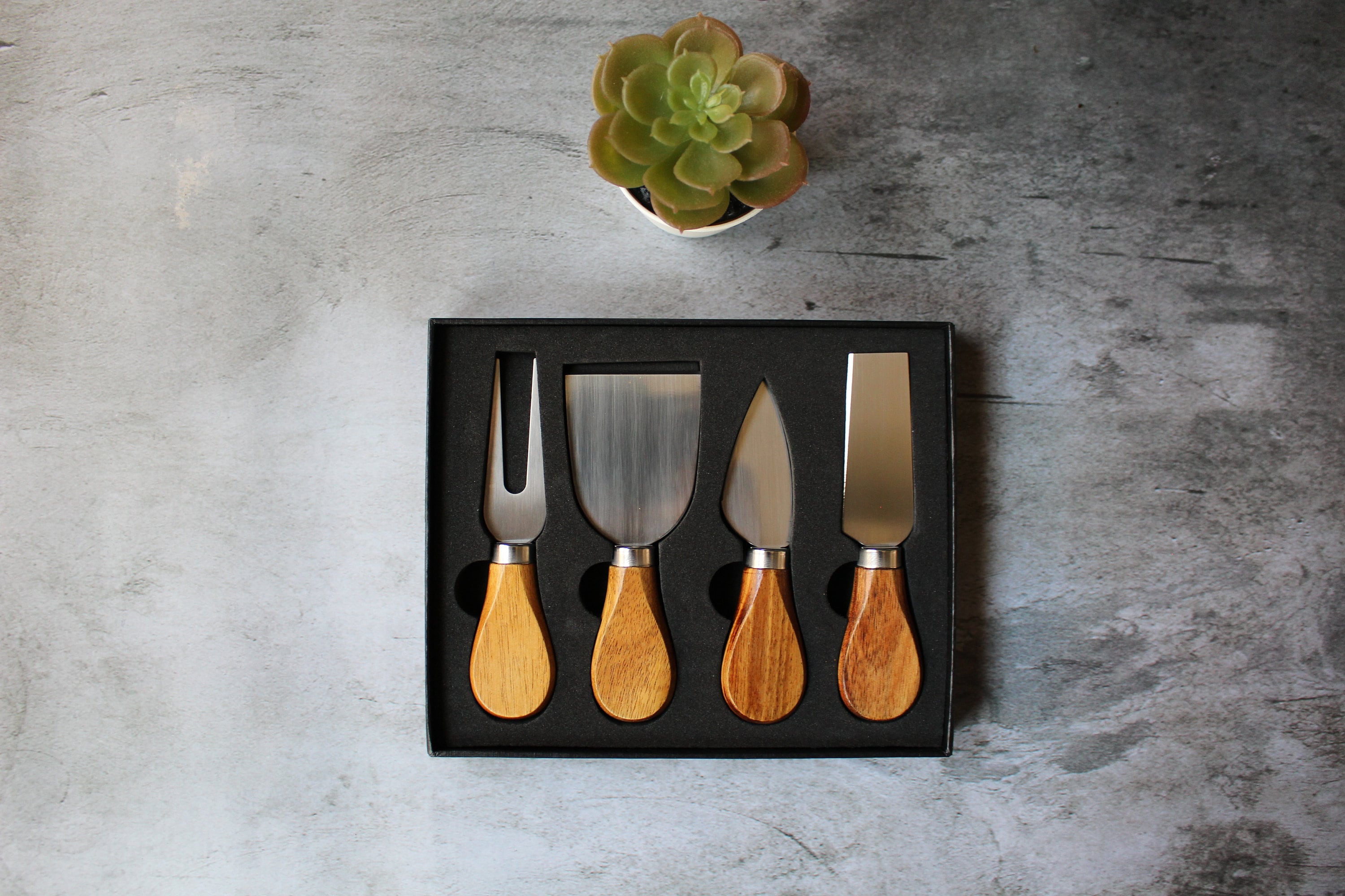 Cheese knife set “Lattevivo” in stainless steel and wood – LEGNOART