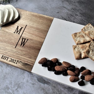 Minimalist Personalized Marble & Wood Charcuterie Cheese Serving Board For Bridal Shower Wedding Engagement Birthday Thank You Housewarming imagem 8