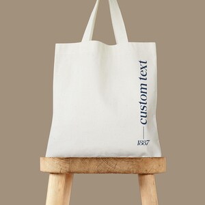 Bolsa de tela universitaria personalizada: texto minimalista, lona de algodón imagen 1
