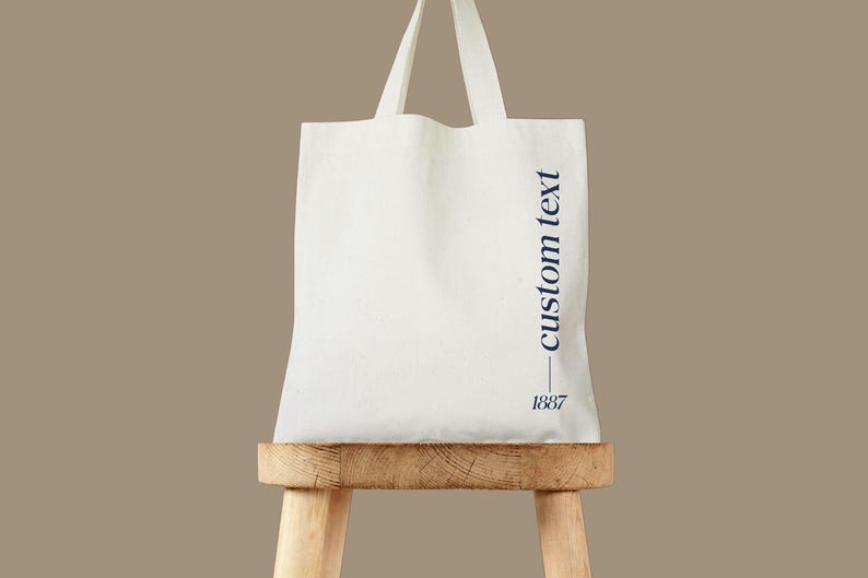Bolsa de tela universitaria personalizada: texto minimalista, lona de algodón imagen 1